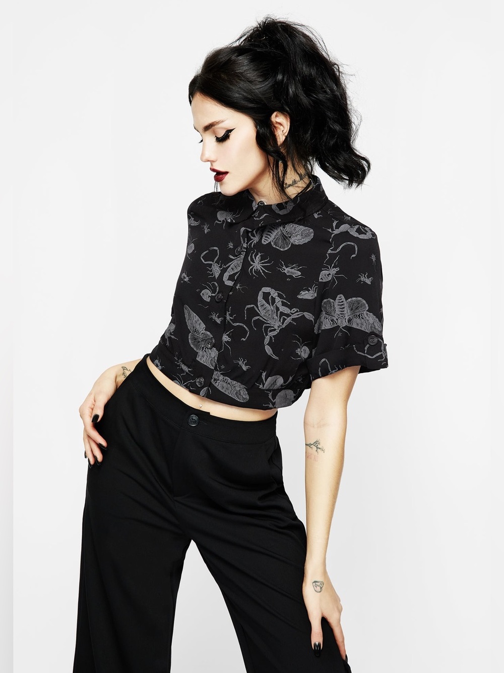 Disturbia Parasite Bugs Short Sleeve Crop Shirt in Black US 6 / UK 10 - Picture 5 of 9